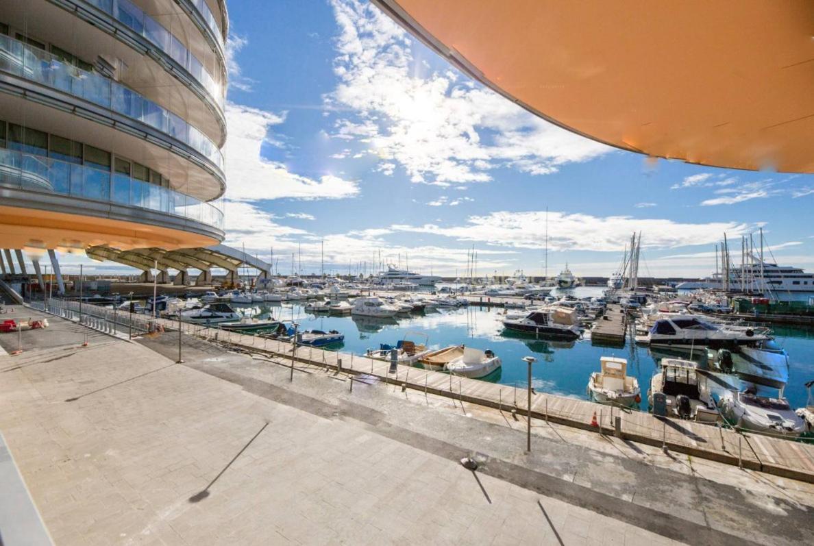 Downtown East Water Front * Genova